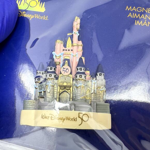 Walt Disney World 50th Anniversary Cinderella Castle Magnet 3D Collect WDW RARE - Picture 1 of 4